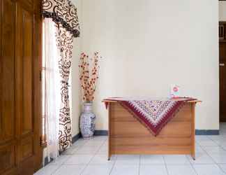 Lobi 2 OYO 2889 Abel Homestay Syariah