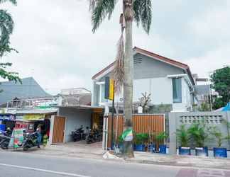 Luar Bangunan 2 SPOT ON 2279 Rumah Teteh