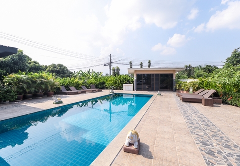 Swimming Pool Relax Garden House