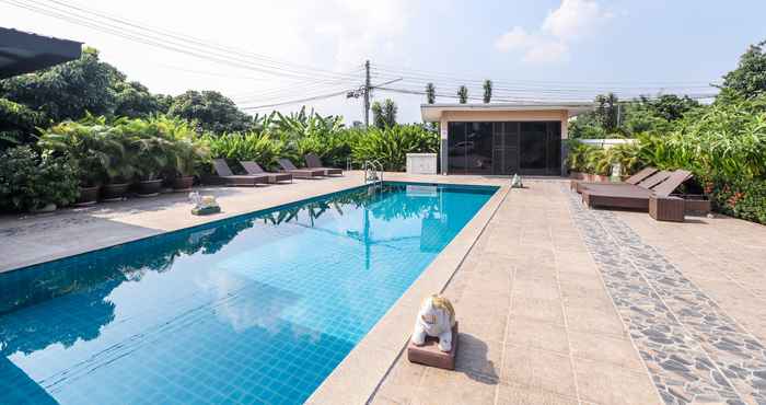 สระว่ายน้ำ Relax Garden House