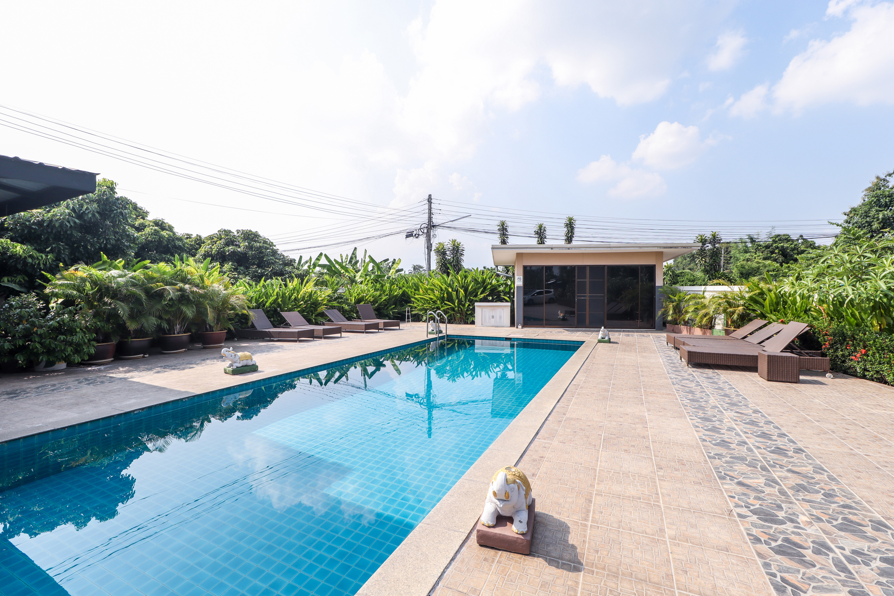 Kolam Renang Relax Garden House