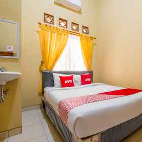 Bedroom1OYO 2682 Bumi Eyang Enin Homestay Syariah,Curug Ciparay Tasikmalaya飯店