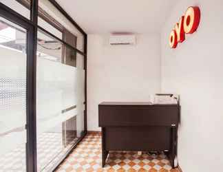 Sảnh chờ 2 OYO 2720 Sutomo Inn