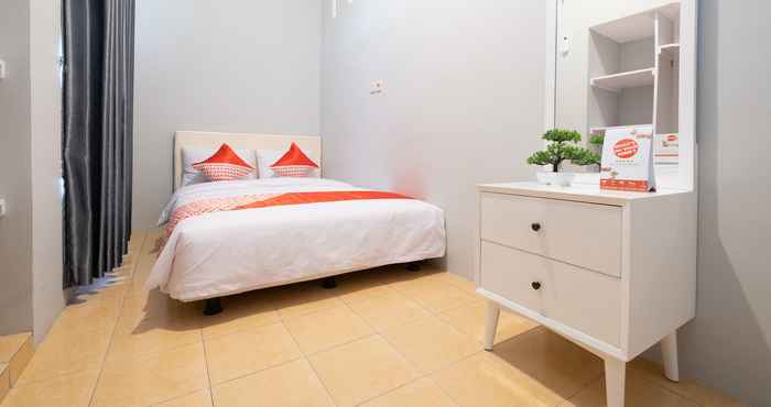 Kamar Tidur Super OYO 2727 Nareswari Guest House  Syariah