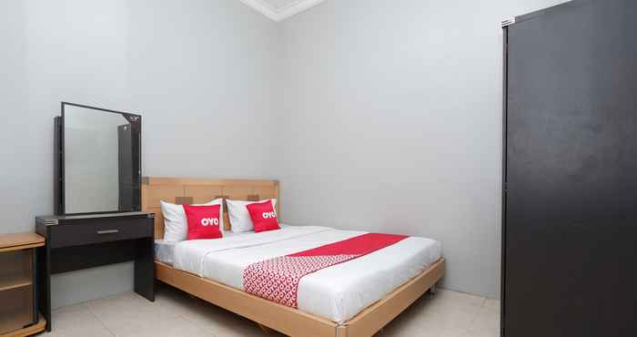 Bedroom OYO 2737 D'kost Solo