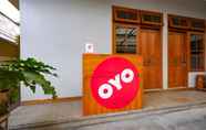 Lobby 6 OYO 2737 D'kost Solo