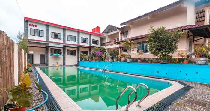 Kolam Renang OYO 2773 Villa Sm