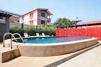 Kolam Renang OYO 609 Lanta Dream House Apartment