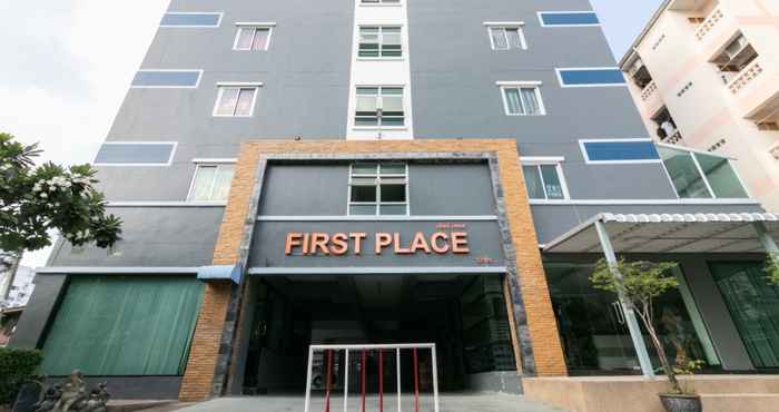 Bangunan First Place