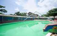 Swimming Pool 7 OYO 3014 Pondok Melly