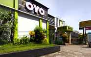 Exterior 2 SUPER OYO 3024 Hotel Kebon Manis