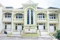 Exterior OYO 2950 Grand Suites Palace Syariah