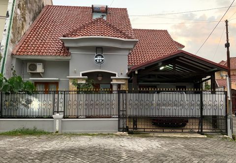 外部的 Ndalem Pratama