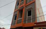 Exterior 3 SPOT ON 2831 Pondok Orange Family