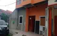Exterior 6 SPOT ON 2831 Pondok Orange Family