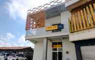 Bangunan 2 SPOT ON 2723 Gatsu Kost