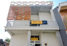 Exterior 4 SPOT ON 2723 Gatsu Kost