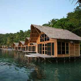 Sareni Raja Ampat 1, Hotel Pasir Timbul Raja Ampat