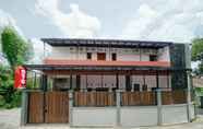 Exterior 4 OYO 3006 Falisha Homestay Syariah