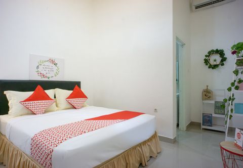 Bedroom OYO 3139 Naya Guest House Syariah