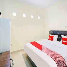 Bedroom 1 Hotel O 252 Homestay, TRAC Rental Mobil Hotels
