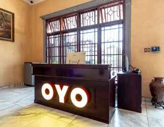 Lobby 2 OYO 2777 Sleepover Sei Serayu