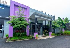 Exterior 5 Super OYO 3042 Griya Karangsalam Indah