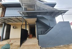 Exterior 4 Spot On 3318 Adzka Homestay Syariah