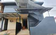 Bangunan 4 Spot On 3318 Adzka Homestay Syariah