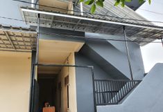 Bangunan 5 Spot On 3318 Adzka Homestay Syariah