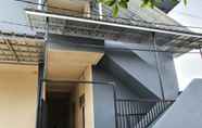 Exterior 5 Spot On 3318 Adzka Homestay Syariah