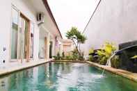 Swimming Pool Villa Santika