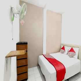 Bedroom 1 OYO 3012 Coupis Guesthouse Syariah, Bagas Cushion 酒店