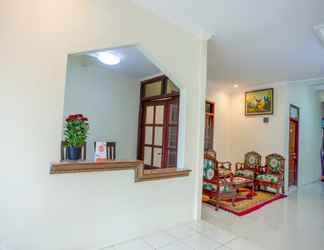 Lobby 2 OYO 3004 Penginapan Bromo Adi