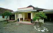 Exterior 5 SPOT ON 2653 Omah Mbah Lurah Syariah