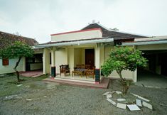 Exterior 5 SPOT ON 2653 Omah Mbah Lurah Syariah