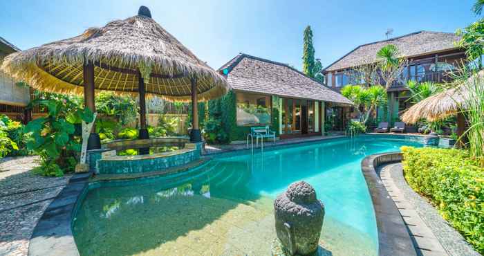 Swimming Pool Villa Santhi