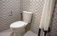 Toilet Kamar 5 Bumbak Co-Living