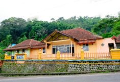 外部的 4 SPOT ON 2638 Hotel Raya