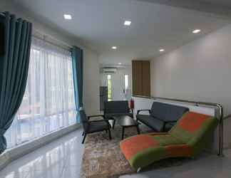 Lobi 2 OYO 89859 Pp Traveller's Hotel