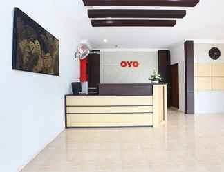 Lobby 2 OYO 89888 Dz Residence Guest House