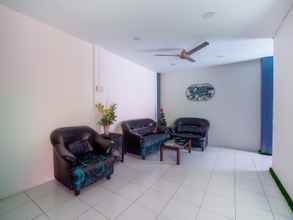 Lobi 4 OYO 89895 Senses Budget Hotel