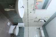 Toilet Kamar OYO 89672 Eg Hotel Jj