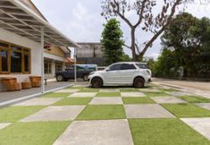 Exterior 2 OYO 2944 Sukawana Travel Hub Residence