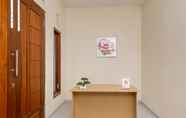 Lobi 6 OYO 3076 Lilik Residence Syariah