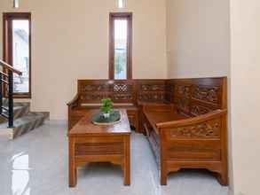 Sảnh chờ 4 OYO 3076 Lilik Residence Syariah