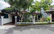 Exterior 4 OYO 3067 Flamboyan Residence Syariah