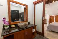 Toilet Kamar Villa Cinta