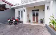 Exterior 2 OYO 2975 House Of Mahira Syariah