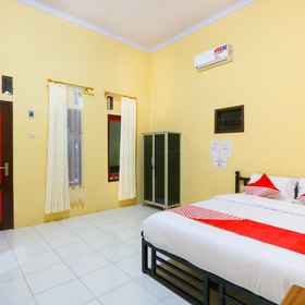 Bedroom 1 Hotel O El Shaday Family Residence, Alfamart Pulau Merah Sumberagung (Tasya Mart) Hotels
